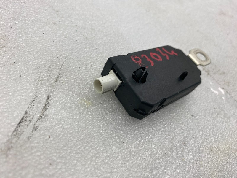 107973500A ⭕ 17-23 Tesla Model 3 Y Rear Left Antenna Amplifier AMP Radio FM LH 1079735-00-A