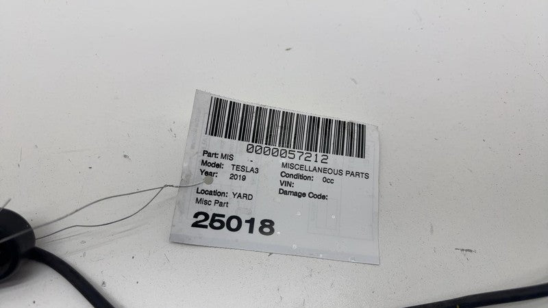 107672900B ⭕ 2017-2023 Model 3 Front Passenger Side Windshield Wiper Arm Right 1076729-00-B