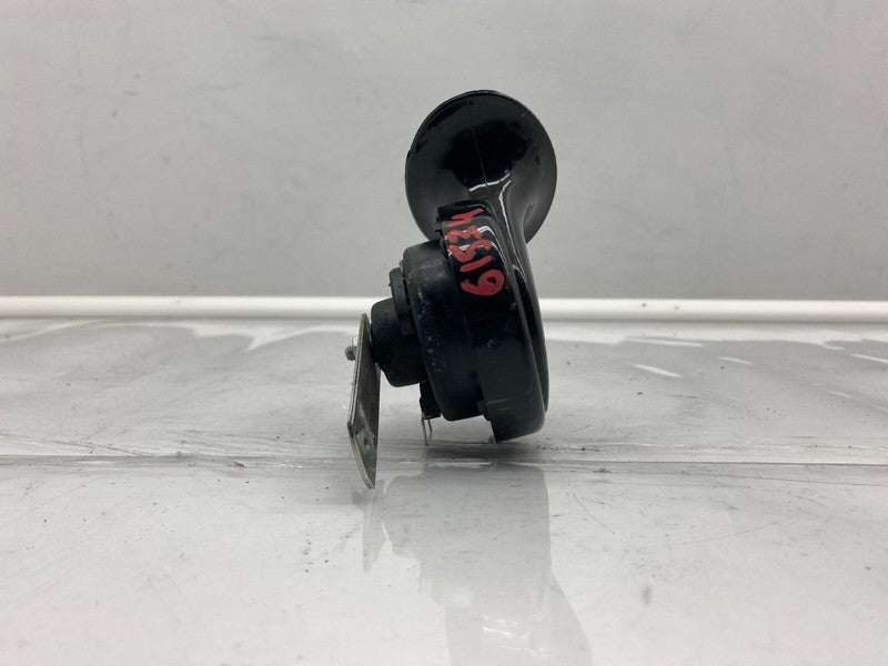 E1 0020046 ⭕ 2012-2020 Tesla Model S MS Seger Low Pitch Tone Horn 12V 410 Hertz w/ Bracket