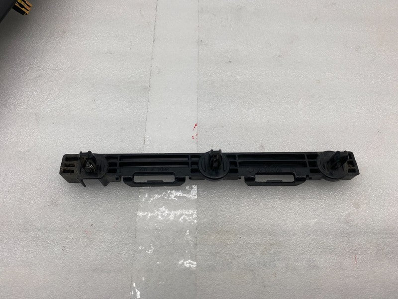 1003692 00 C ⭕ 12-20 Model S Driver Side Skirt Rocker Molding Panel Bracket Left 1003692-00-C