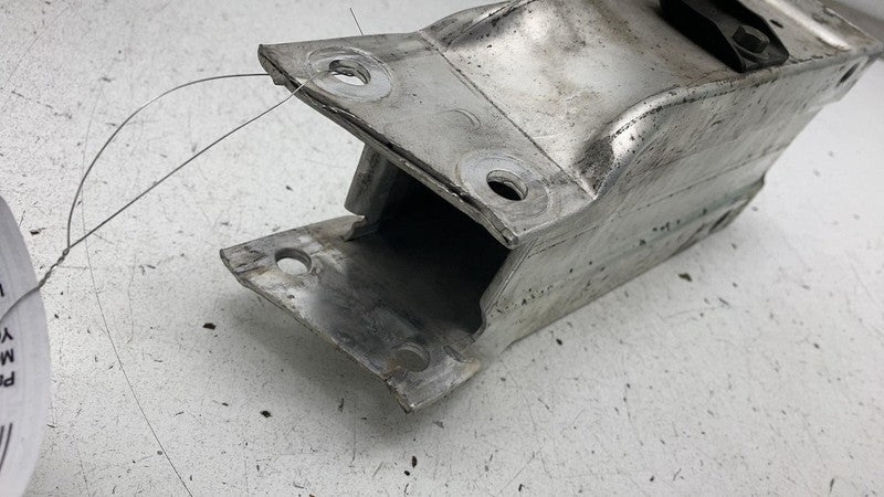 A 212 620 09 95 ⭕10-16 Mercedes E350 E-Class Front Left Bumper Reinforcement Bracket A2126200995