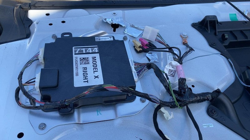 2016-2020 Tesla Model X Front Passenger Side Door Shell Panel Right Wh