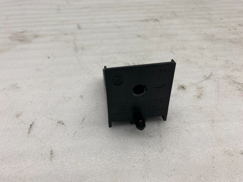 1109511 00 B ⭕ 2016-2020 Tesla Model X MX 5-Seater Gap Hider Harpoon Bracket OEM 1109511-00-B
