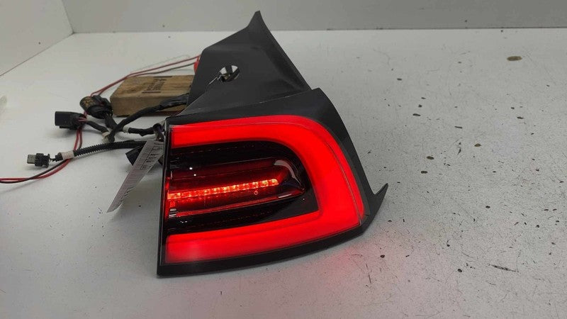 Tail Light Assembly TESLA MODEL 3 Right 22