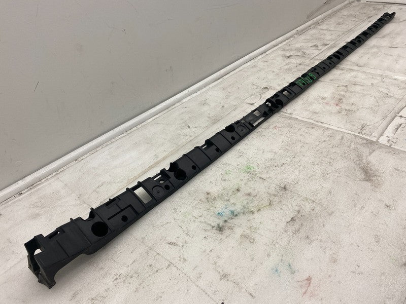 104669100B ⭕ 2016-2023 Tesla Model X Right Rocker Carrier Panel Trim Bracket 1046691-00-B