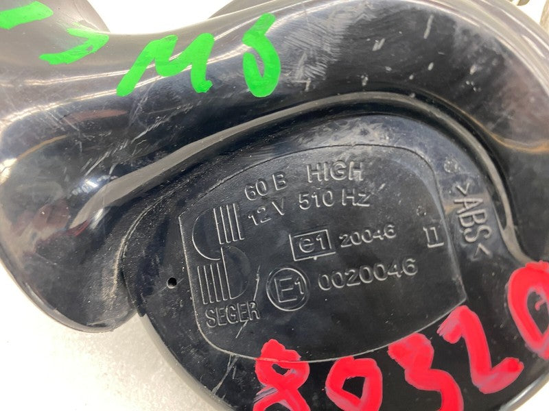 E1 0020046 ⭕ 12-20 Model S Seger High Pitch Tone Horn 12V 510 Hertz w/ Bracket 6008604-00-B