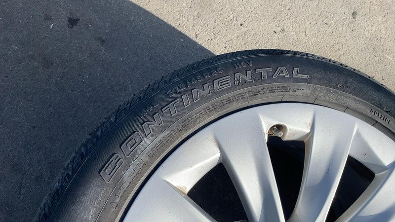 ⭕ 16-20 Model X Rear Wheel Rim 20 x 9.5J + 40MM w/ Continental Tire 10