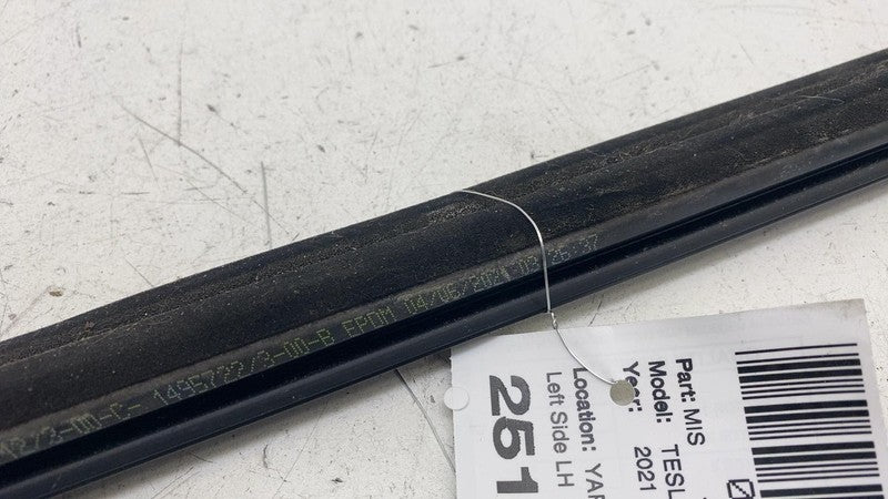 ⭕ 20-24 Model Y Rear Driver Side Door Window Outer Belt Seal Left 1495