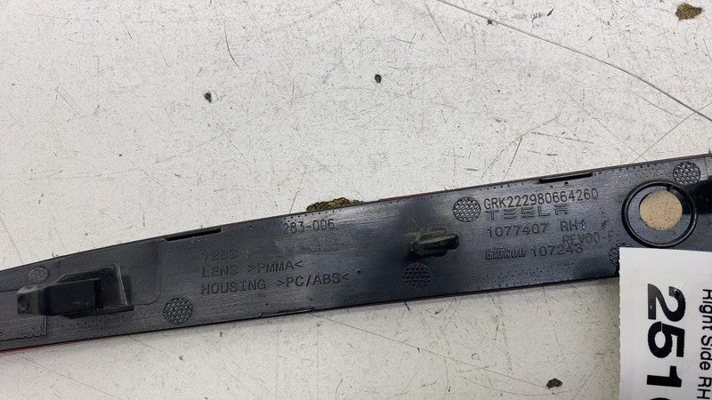 ⭕2017-2023 Tesla Model 3 Rear Passenger Side Bumper Light Reflector La