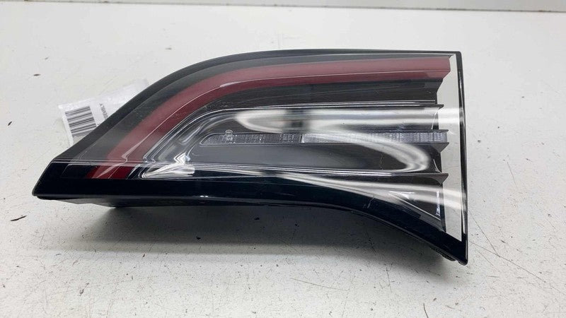 1077402-00-E ⭕ 2017-2023 Model 3 Rear Right Inner Taillight LED Tail Lamp 3-Pin 1077402-00-E