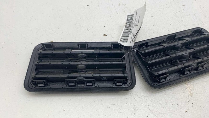 ⭕ 17-25 Chrysler Pacifica Rear Left & Right Quarter Air Vent Grille 68