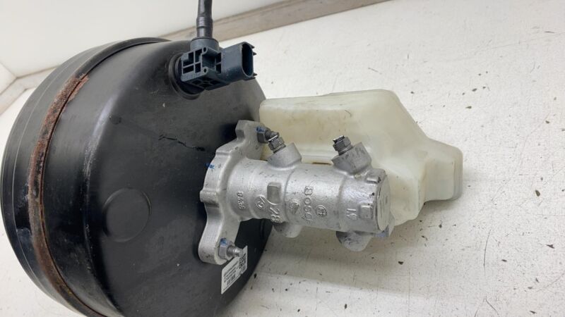 670036704 ⭕ 2017-2020 Levante Brake Master Cylinder Power Booster & Reservoir 670036704