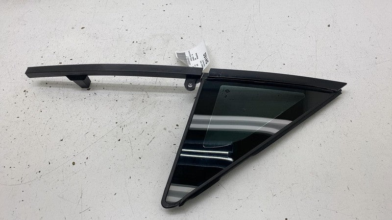 2022-2024 Rivian R1T R1S Passenger Side Door Corner Window Glass Right
