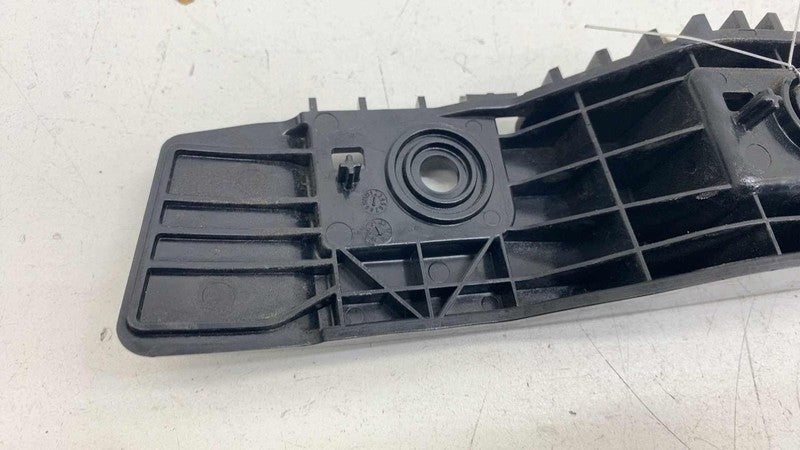 ⭕ 17-23 Model 3 Rear Right Bumper Taillamp Taillight Mount Bracket 108