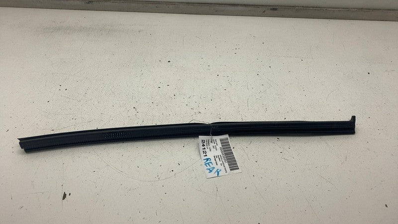 4KE 837 479 A ⭕ 2019-2023 Audi E-Tron Rear Left Window Inner Belt Weatherstrip Seal 4KE837479A