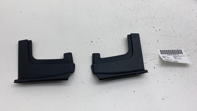 PT00030676 ⭕ 22-24 R1T Rear Left & Right Door Back Corner Trim PT00030676-C / PT00030677-C