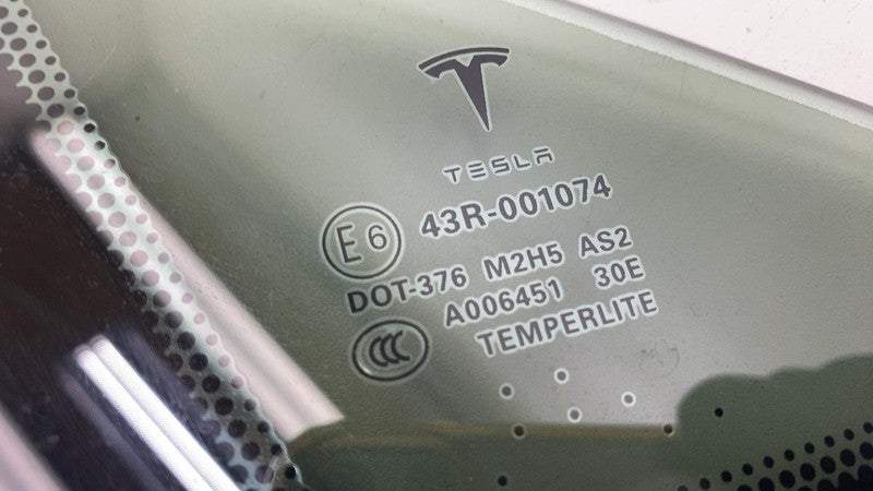 ⭕ 12-20 Tesla Model S Front Right Door Window Corner Vent Quarter Glas