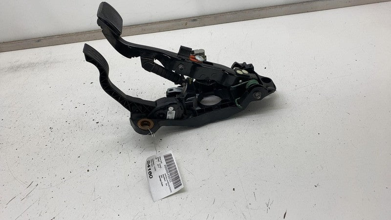 H1729 172946 2013 2014 2015 2016 2017 2018 Ford C-Max Hybrid Brake and Gas Pedal Pad Assembly