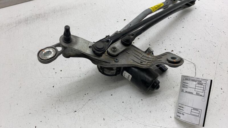 670007561 ⭕ 2017-2020 Maserati Levante Front Windshield Wiper Motor and Linkage 670007561