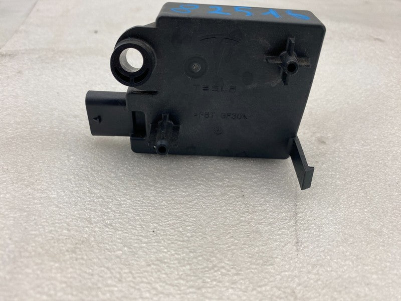 1097855-00-H ⭕ 17-23 Tesla Model 3 Rear Bumper Body Control Module Computer BCM 1097855-00-H