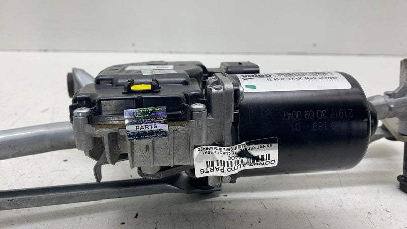 ⭕ 17-20 BMW 540i  Front Windshield Wiper Motor & Transmission Linkage 