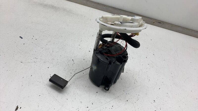 670035006 2017-2020 Maserati Levante Engine Motor Gas Fuel Pump w/ Level Sensor Assembly