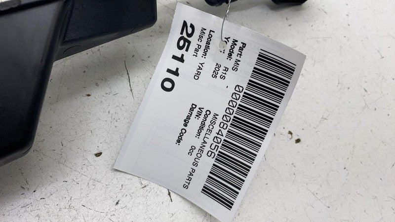 PT00670075B ⭕ 2025 Rivian R1S Right Side Cartridge Fender Air Curtain Bracket PT00670075-B