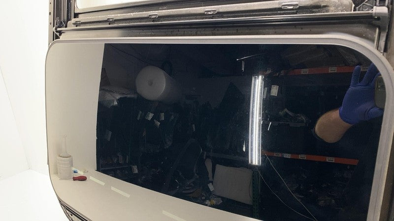 7P5 877 021 6F2 2011-2018 Porsche Cayenne Top Roof Sunroof Frame Window Glass w/ Motor Assembly