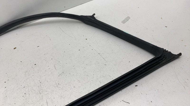 ⭕ 14-20 Maserati Ghibli Front Left Door Window Weatherstrip Rubber Seal Gasket
