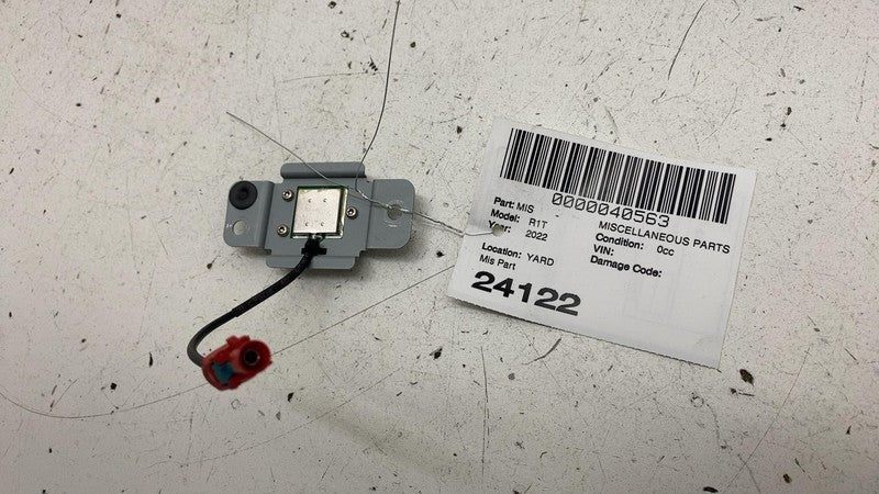 PT00014353C ⭕ 22-24 Rivian R1T R1S Front Right Roof Antenna AMP Amplifier Module PT00014353C