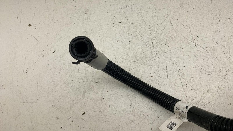 PT00684210-C ⭕ 2022-2025 Rivian R1S Front Drive Unit Coolant Water Hose Tube OEM PT00684210-C