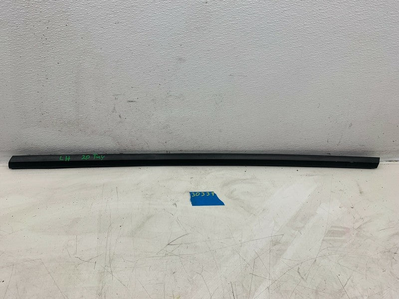 1495712-00-B ⭕ 20-21 Tesla Model Y Rear Passenger Door Window Strip Trim Right 1495712-00-B