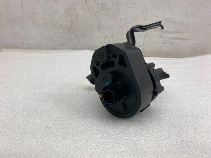 2016-2020 Tesla Model S MS Electric Auxiliary Coolant Water Pump w/ Bracket Assy