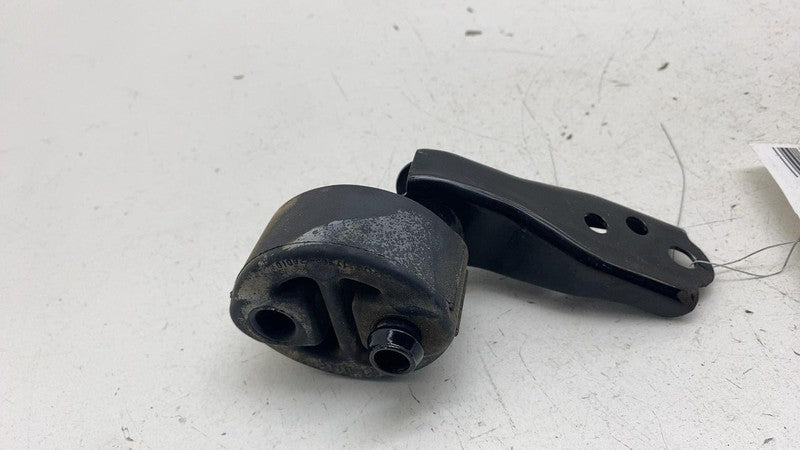 ⭕ 16-24 Toyota Prius Rear Passenger Side Exhaust Muffler Hanger w/ Bracket Right