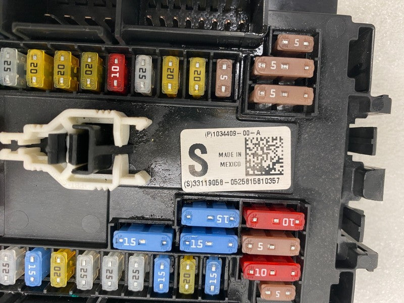 103440900A 16-20 Model S Front Trunk Junction Cabin 12V Fuse Box Relay Control 1034409-00-A