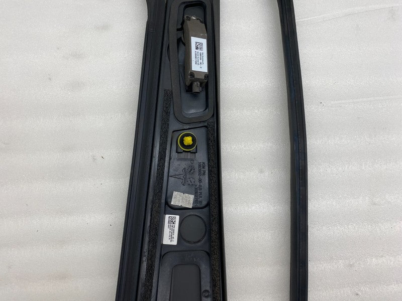 109231298F ⭕16-20 Tesla Model X Right B-Pillar Applique Trim Molding w/ Camera 1092312-98-F