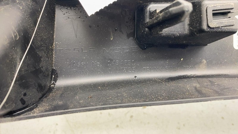 149463100C ⭕ 20-24 Model Y Rear Trunk Lock Latch Sill Molding Trim Cover Panel 1494631-00-C