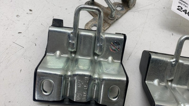 B8050521 ⭕ 2021 Ram ProMaster 2500 Rear Passenger Side Sliding Door Latch Striker Right