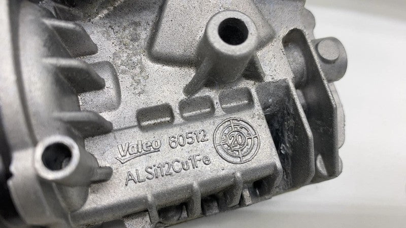 9851351 02 2017-2023 BMW 530e G30 Front Windshield Wiper Transmission Linkage & Motor OEM