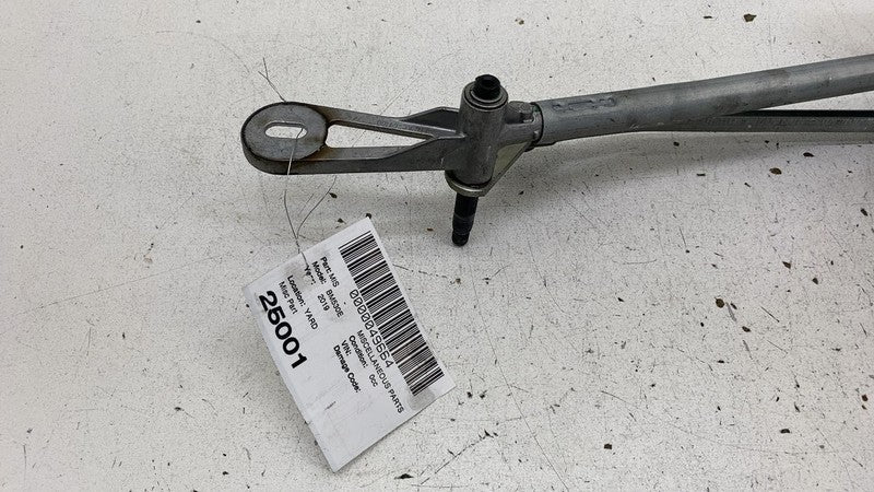2018 2019 BMW 530e G30 Front Windshield Wiper Transmission Linkage w/ 