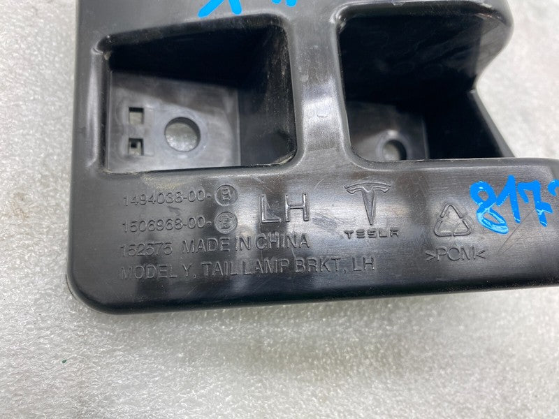 149403800B ⭕ 20-24 Model Y Rear Driver Side Tail Lamp Taillight Bracket Left 1494038-00-B