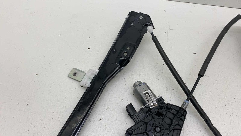 ⭕ 17-25 Chrysler Pacifica Front Passenger Door Window Regulator & Motor Right RH