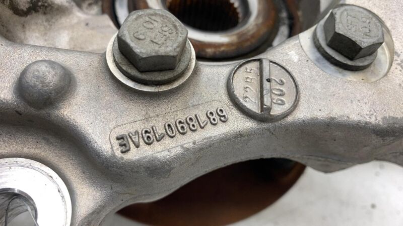 68189019AE ⭕ 2017-2024 Chrysler Pacifica Front Spindle Knuckle Assembly Left FWD 68189019AE