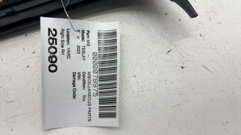 1785300-00-B ⭕ 20-24 Model Y MY Right Exterior B-Pillar Applique Glass Trim RH 1785300-00-B