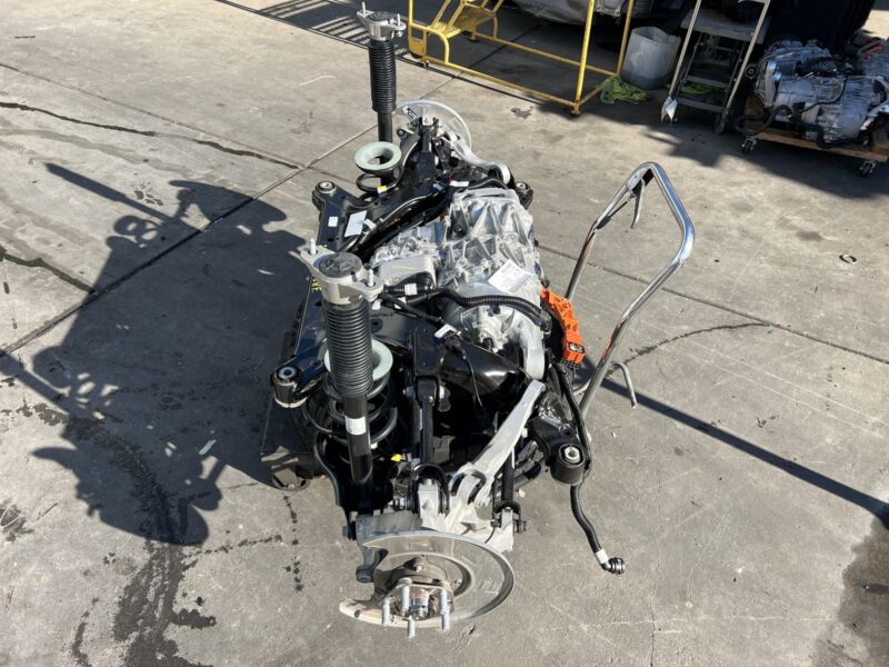 1120980-00-J 20-23 Tesla Model Y Electric Rear Drive Unit Performance w Subframe 1120980-00-J