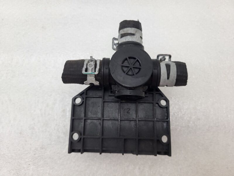 2016-2020 Tesla Model X Coolant Pump Cooling Valve Actuator 3-Way 1064225-50-E