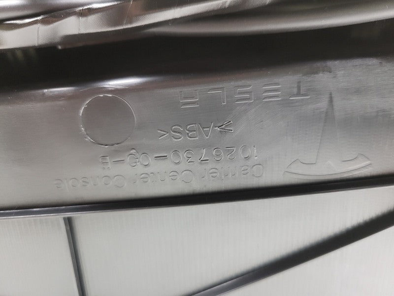 102673000B ⭕2016-2020 Tesla Model X MX Front Center Console w/ Armrest & Side Closeout Trim