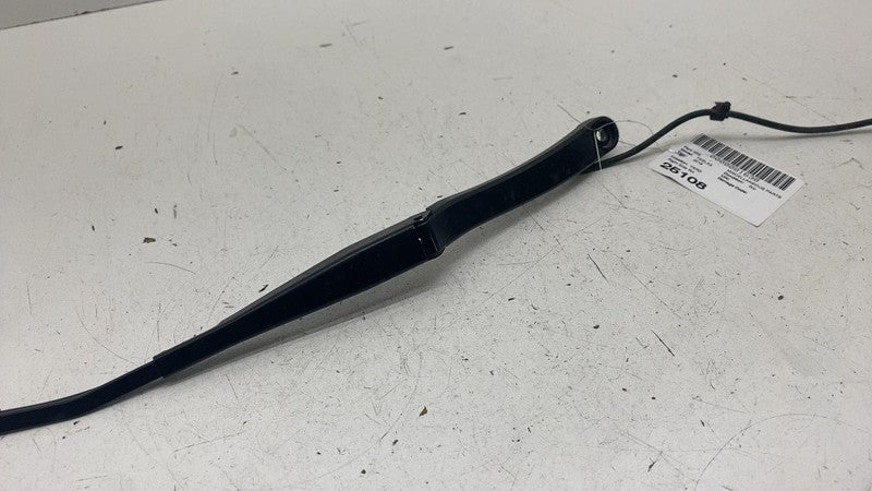 107672900B ⭕ 2017-2023 Model 3 Front Passenger Side Windshield Wiper Arm Right 1076729-00-B