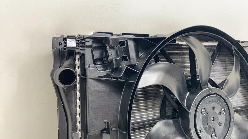 A 099 906 21 00 2019-2023 Mercedes-Benz C300 C-Class Engine Radiator Cooling Fan Shroud & Motor