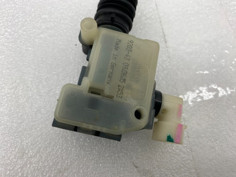 1033011 00 A ⭕ 12-15 Model S Front Hood Lock Latch Release Actuator Mechanism 1033011-00-A